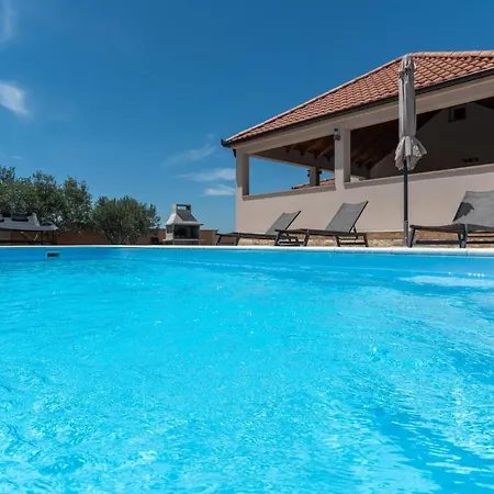 Zrilic With Private Pool Benkovac