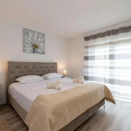 Vila Zrilic With Private Pool Benkovac