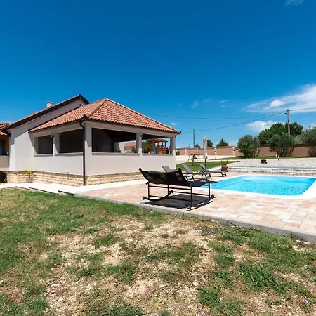 Zrilic With Private Pool Villa Benkovac