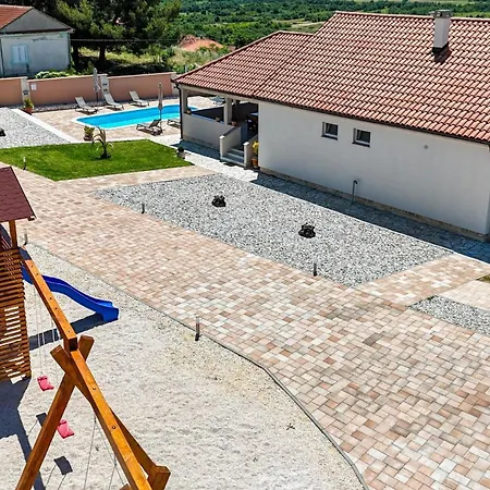 Villa Zrilic With Private Pool Benkovac