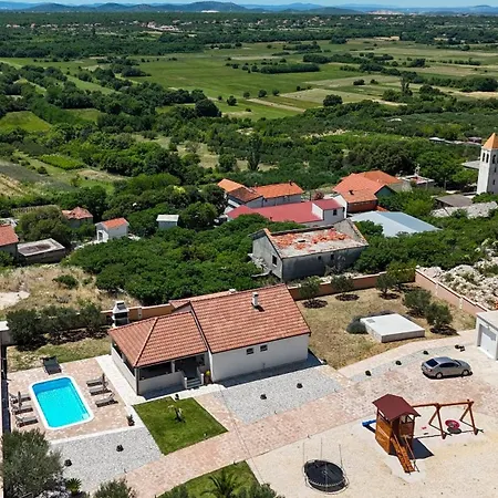 Zrilic With Private Pool Benkovac